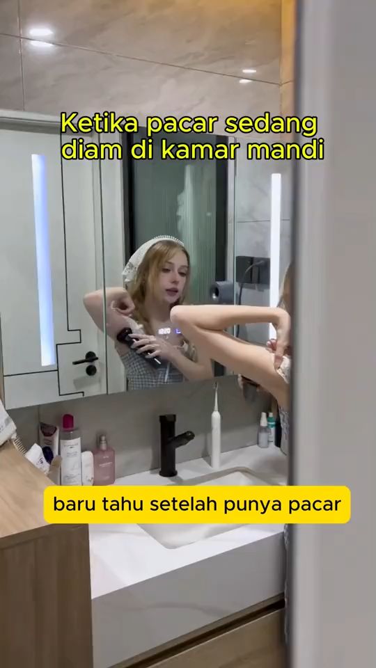 Baju bersih, penampilan makin kece! Hilangkan bulu-bulu halus di pakaianmu dengan alat penyedot bulu elektrik yang praktis dan mudah digunakan! #fyp