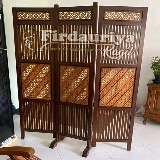 Pembatas ruangan variasi 180x155 cm penyekat ruang batik motif jogja solo joglo gazebo gasebo kejawen terbaru antik estetik aesthetic langgar sketsel minimalis ukir kayu jati Jepara murah termurah terlaris