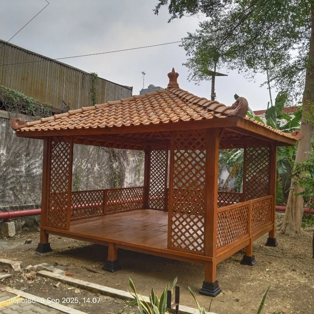 Gasebo Kayu Jati 4x4m Dengan Tiang 12cmx12cm