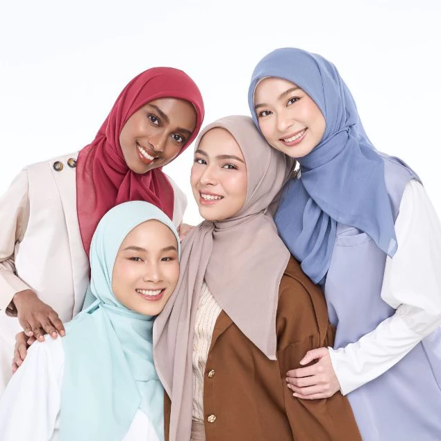 Auto-Glowing! 10 Rekomendasi Hijab yang Bikin OOTD Kamu Naik Kelas dalam Sekejap.