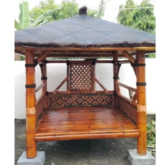 GAZEBO bambu 2x2m atap ijuk/melayani area JAWA TIMUR SAJA