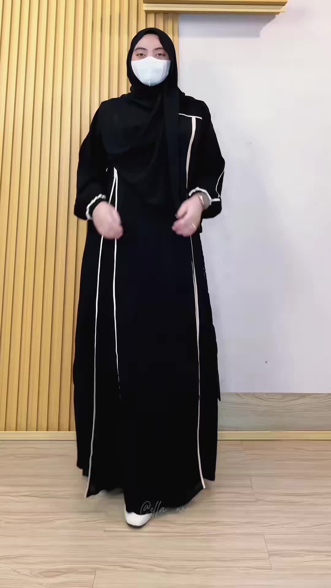 Membalas  akhiiirrnyaaa restok Abaya khadijah, pakai abaya ini looknya lbh slim body & elegant ✨😍 #abayastyle #abayagirls #abayakekinian #abayahitam #abayaturkey #abayalebaran