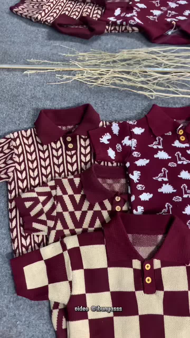 warna maroon emg sebagus itu, netral anak ce/co bisa pakai🥰 #fyp #kaosviral #polorajut #ootdanak #celanacargoanak #celanajogger