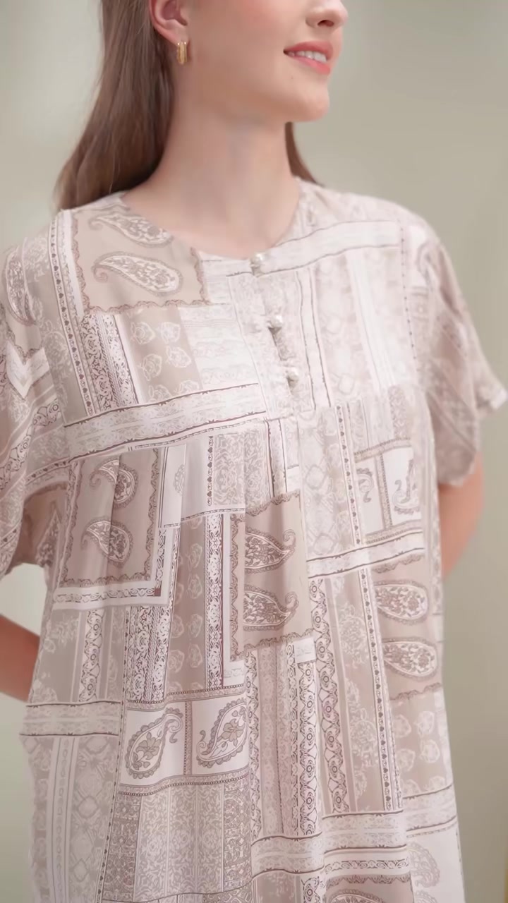 Daster kamu itu-itu aja? Upgrade dong ke daster cantik motif batik dari Oriana Homewear. Warnanya cantik, bahannya adem dan dijamin gak pasaran 😍 #bajuwanita #bajuwanitamurah #dasterkekinian #dastermurah #dasterviral #outfitwanitamurah #fyp #fash...